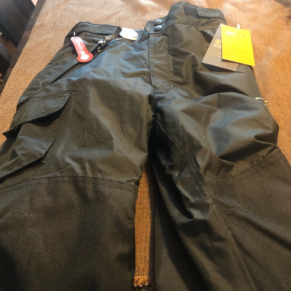 Boys snow pants NWT